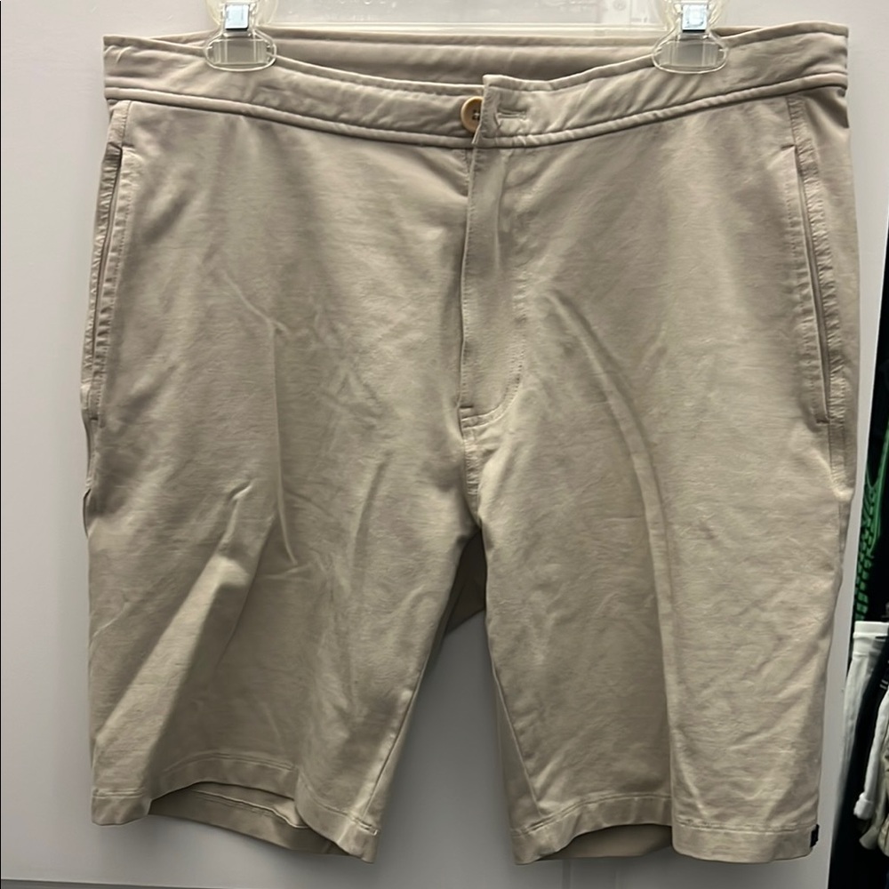 Men’s khaki shorts
